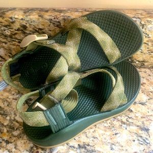 Boys Chacos NWOT